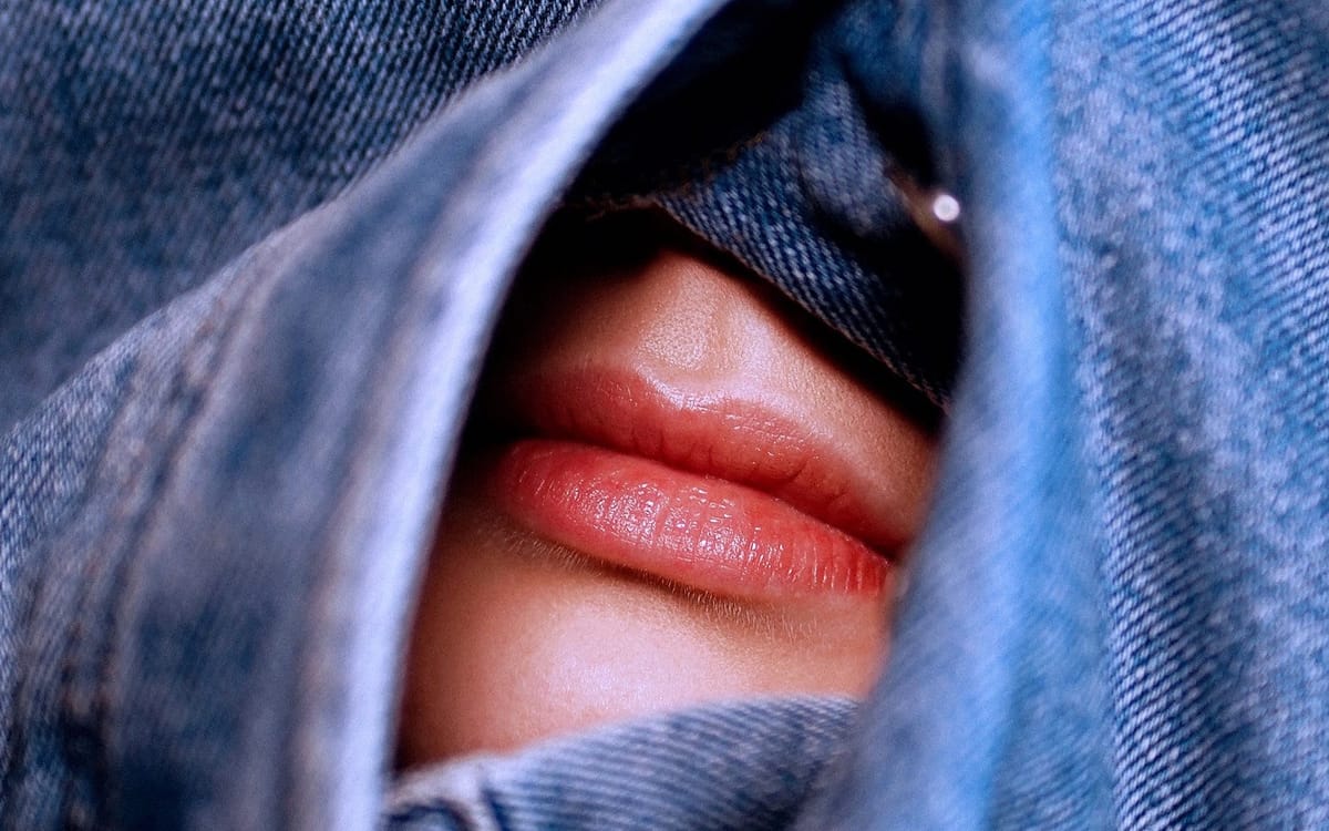 JEANS & LIPSTICK